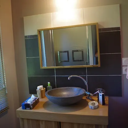 Ndila Piscine Privee Nyaraló *